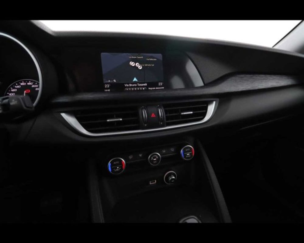 Alfa Romeo Stelvio usata a Bologna (14)