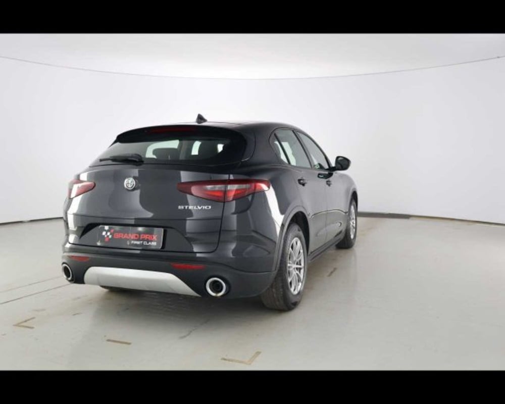 Alfa Romeo Stelvio usata a Bologna (5)