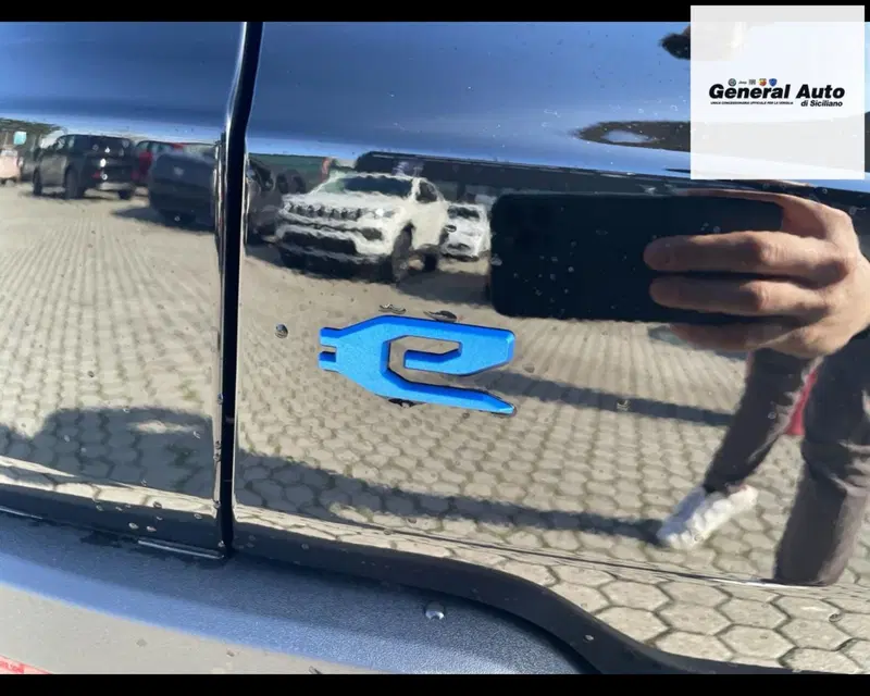 Jeep Avenger nuova a Lucca (14)
