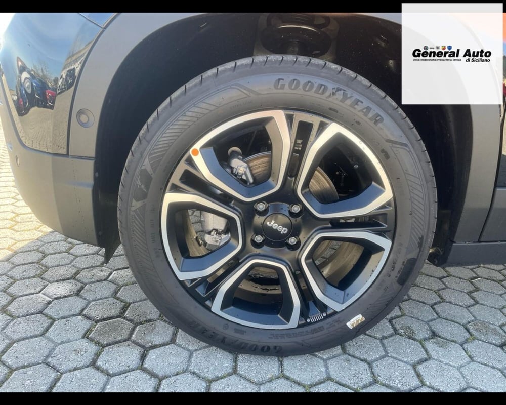 Jeep Avenger nuova a Lucca (15)