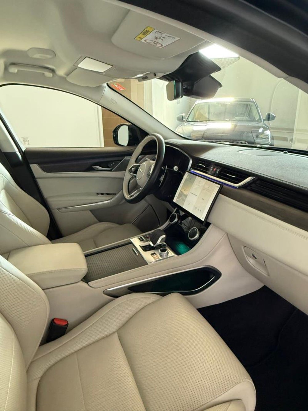 Jaguar F-Pace usata a Venezia (5)