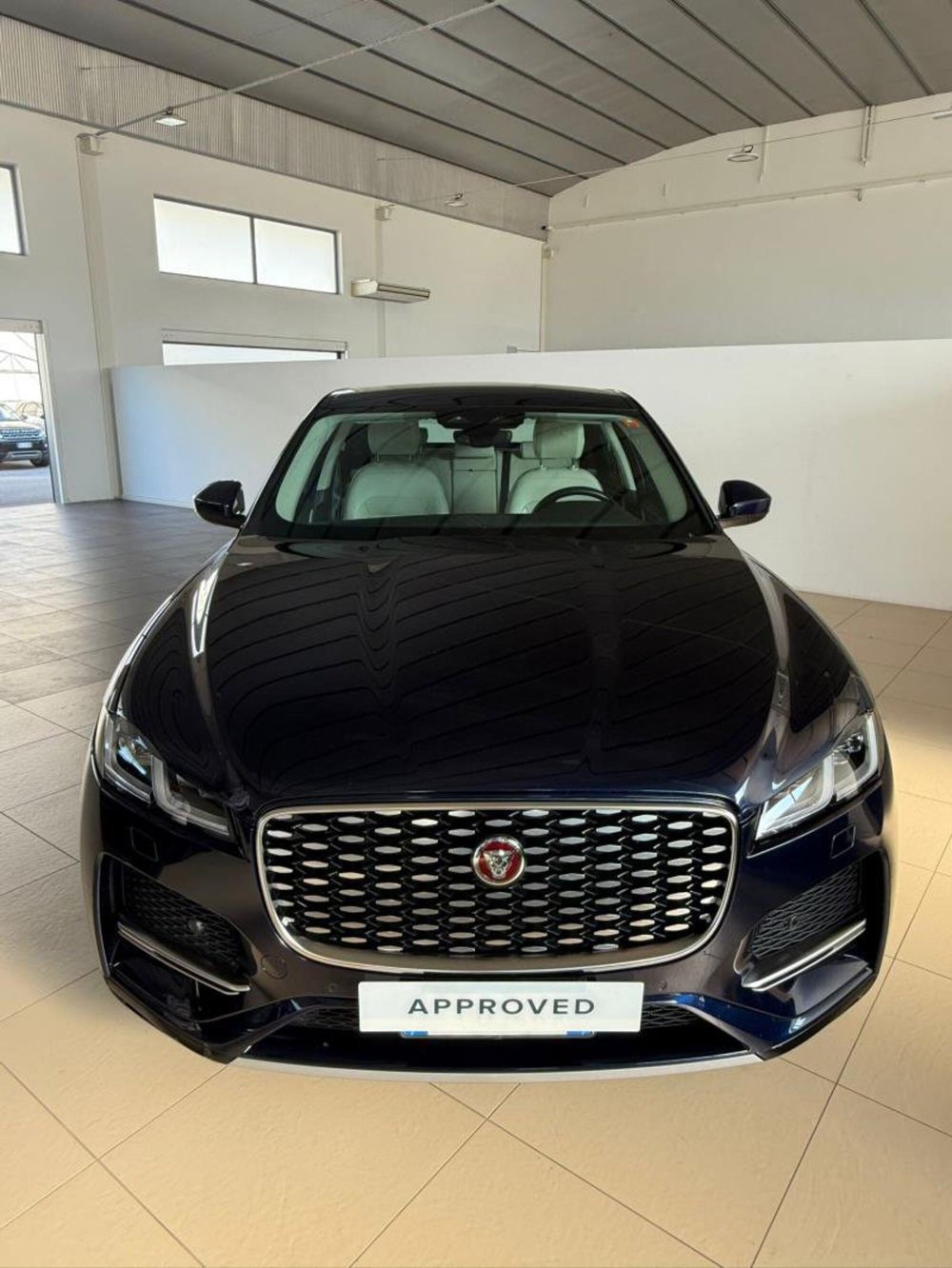 Jaguar F-Pace usata a Venezia (9)