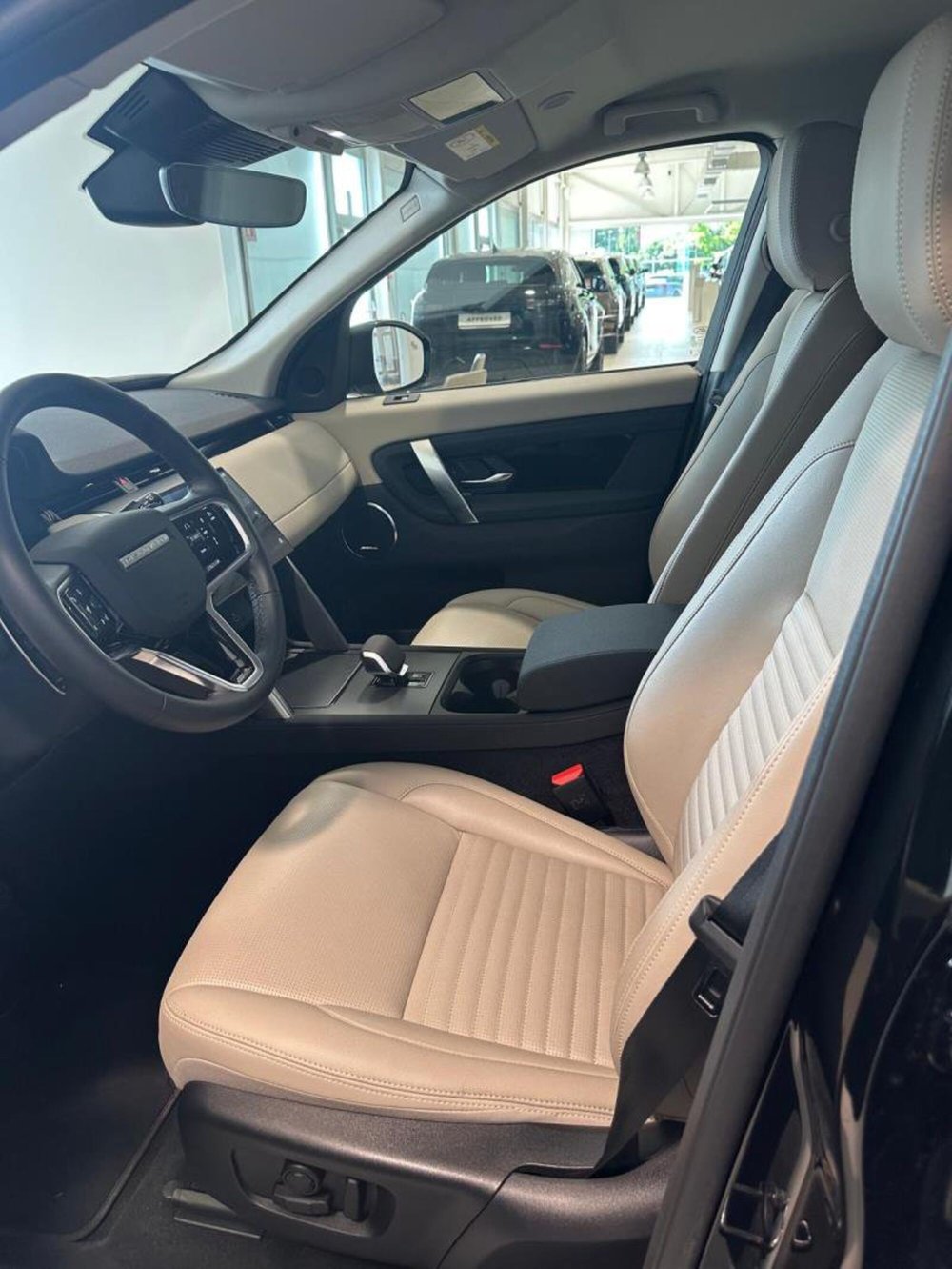 Land Rover Discovery Sport usata a Venezia (6)