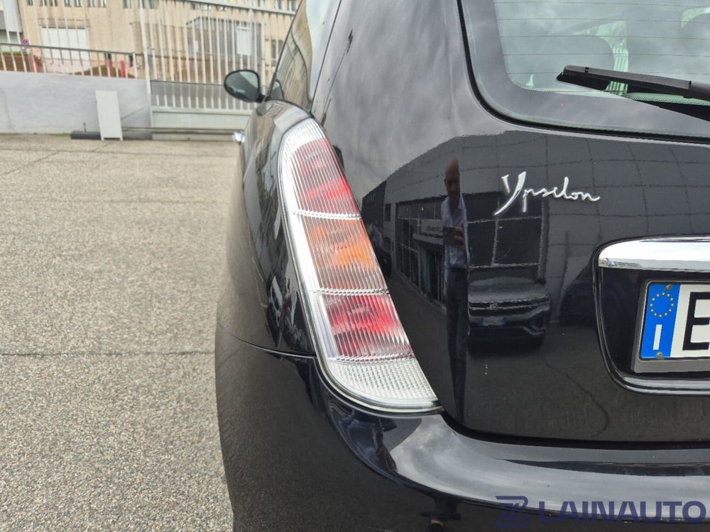 Lancia Ypsilon usata a Milano (11)