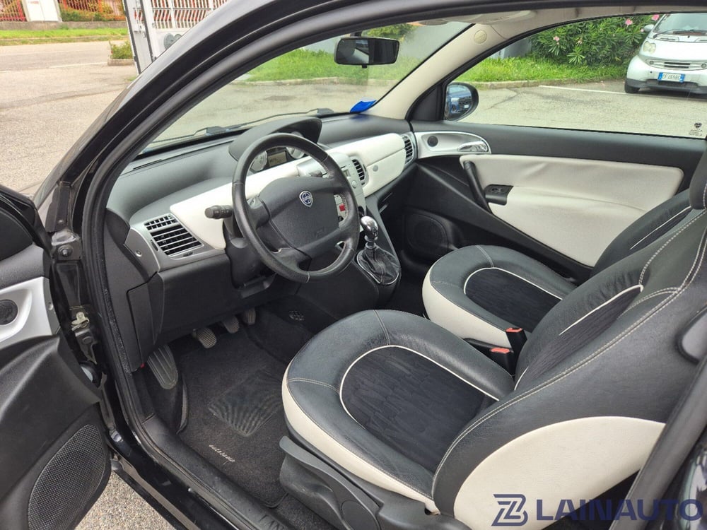 Lancia Ypsilon usata a Milano (14)