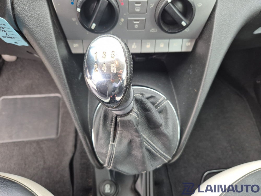 Lancia Ypsilon usata a Milano (18)