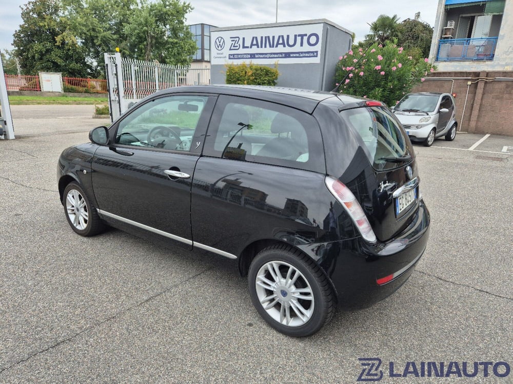 Lancia Ypsilon usata a Milano (7)