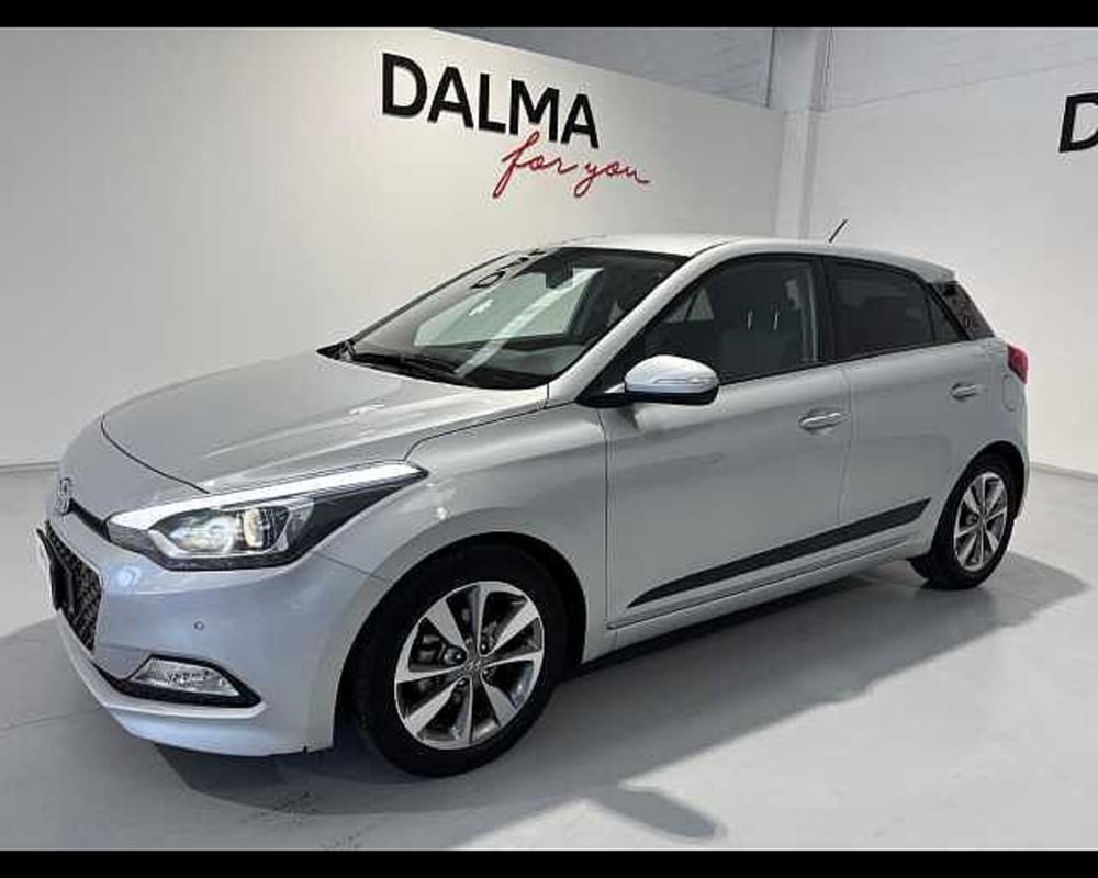Hyundai i20 Coupé usata a Milano (10)