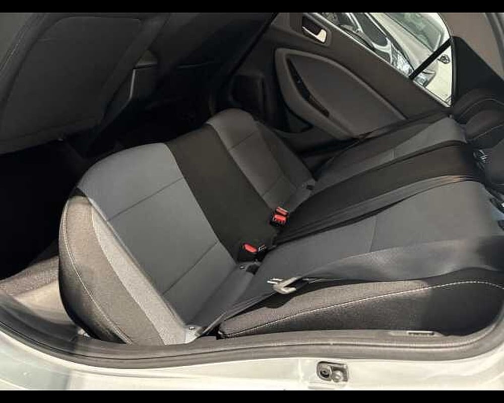 Hyundai i20 Coupé usata a Milano (9)