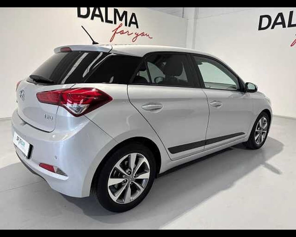 Hyundai i20 Coupé usata a Milano (11)