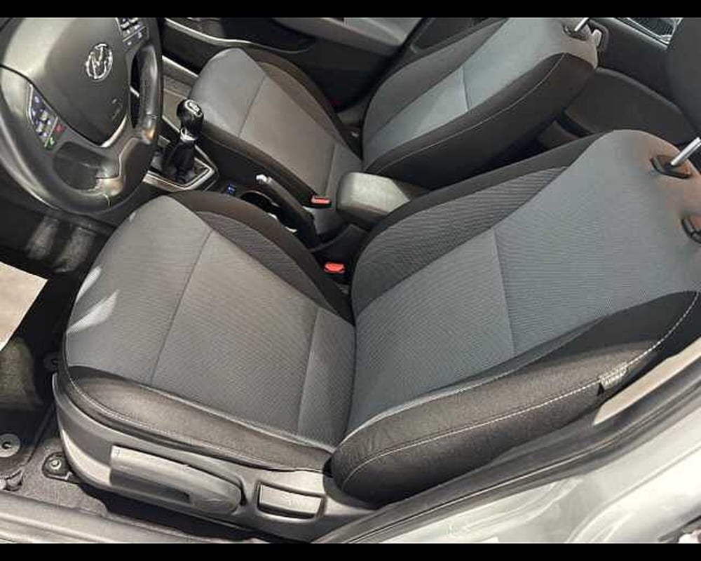 Hyundai i20 Coupé usata a Milano (14)