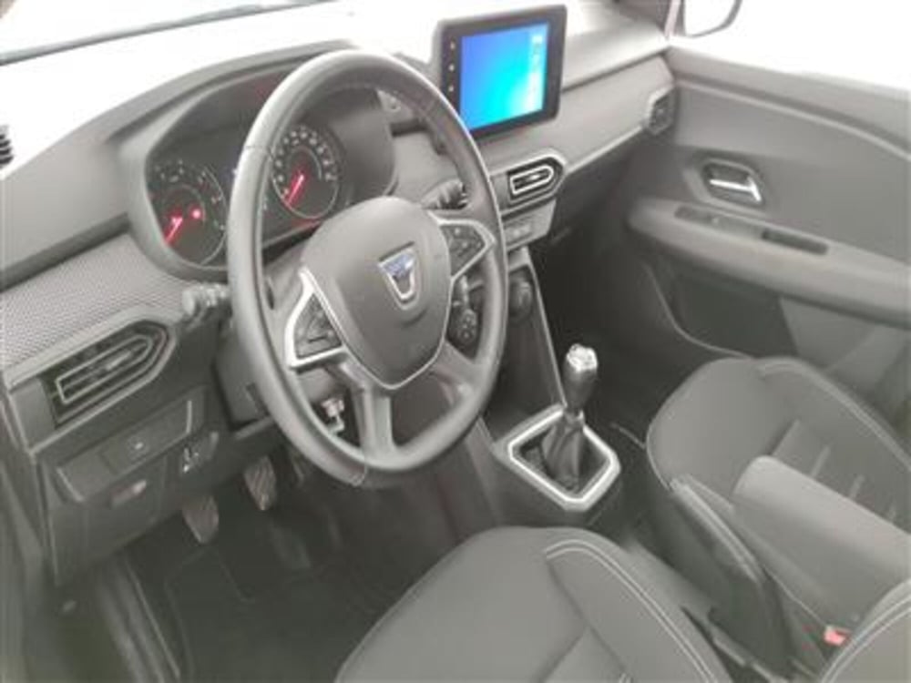 Dacia Jogger usata a Bari (13)