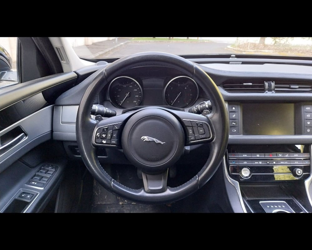 Jaguar XF usata a Forlì-Cesena (11)