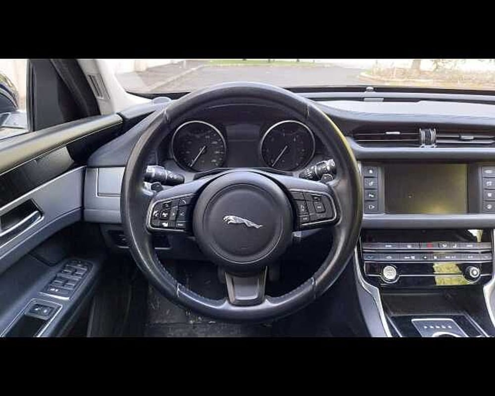 Jaguar XF usata a Ravenna (11)