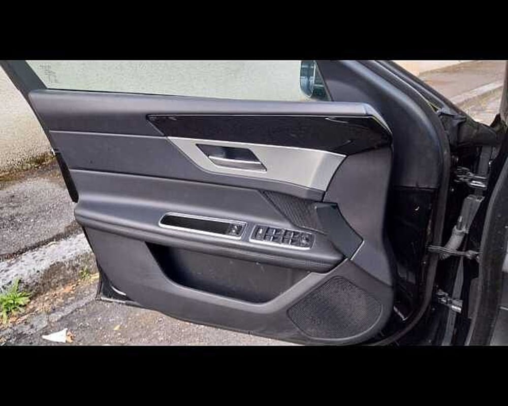 Jaguar XF usata a Ravenna (15)