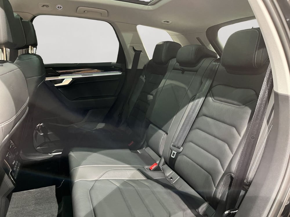 Volkswagen Touareg nuova a Padova (10)