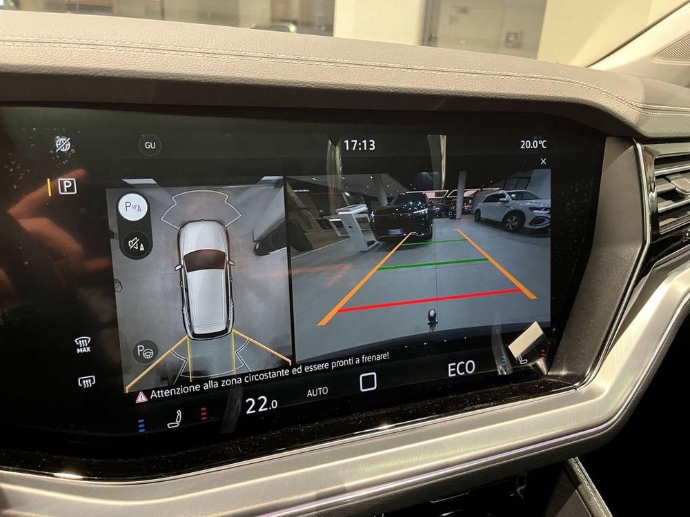 Volkswagen Touareg nuova a Padova (15)
