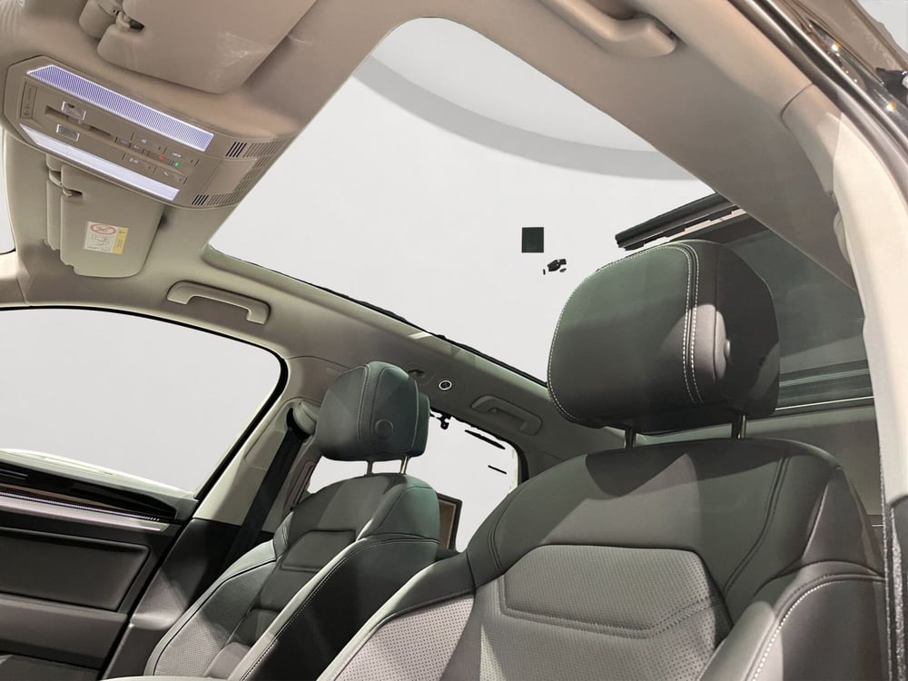 Volkswagen Touareg nuova a Padova (17)