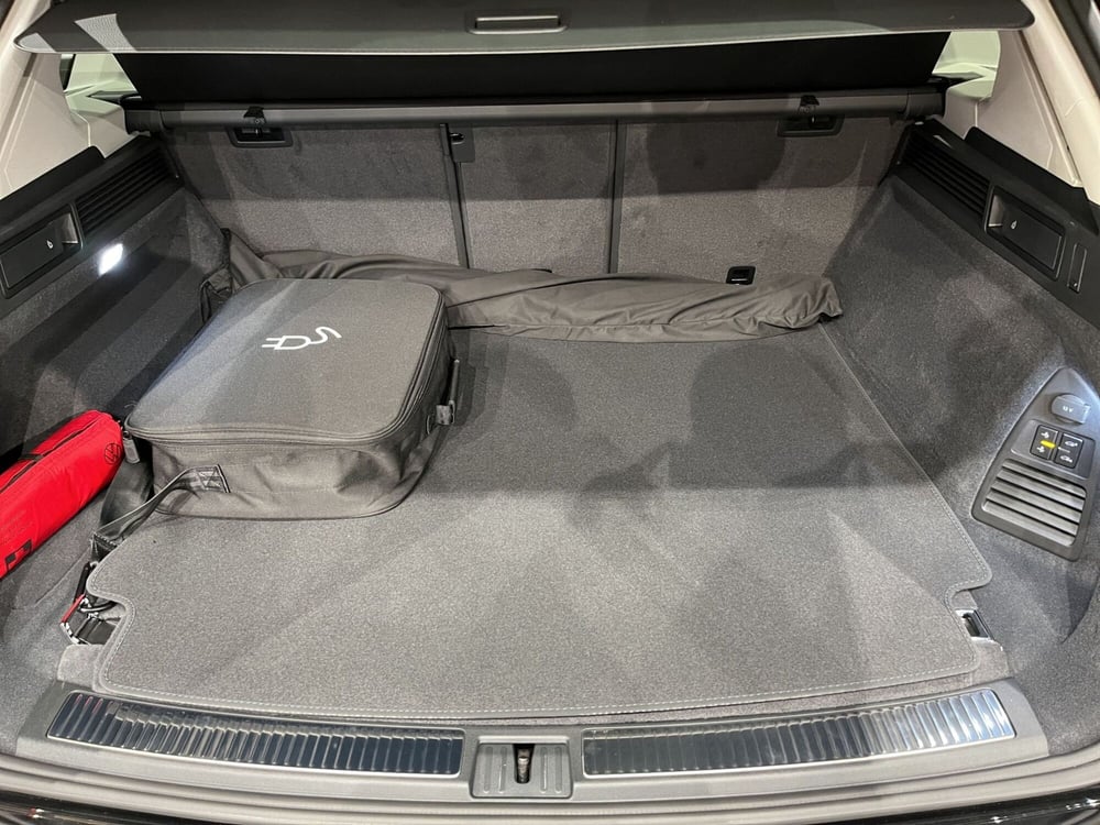 Volkswagen Touareg nuova a Padova (18)