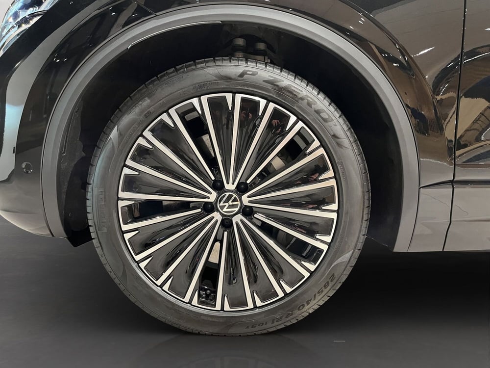 Volkswagen Touareg nuova a Padova (19)