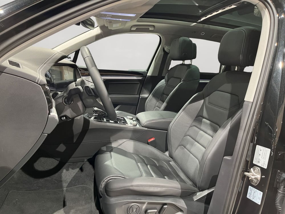 Volkswagen Touareg nuova a Padova (9)