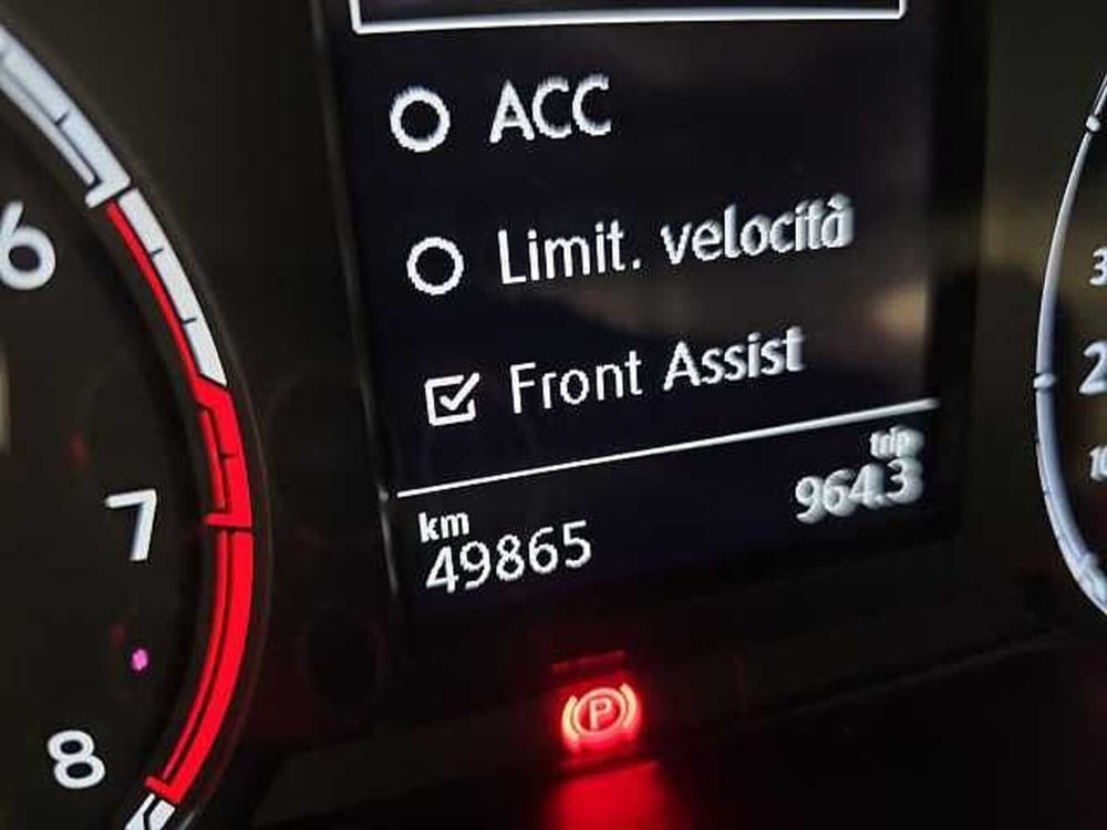 Volkswagen T-Cross usata a Lecco (18)