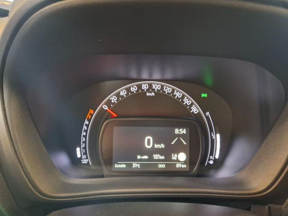 Toyota Aygo X nuova a Vicenza (13)