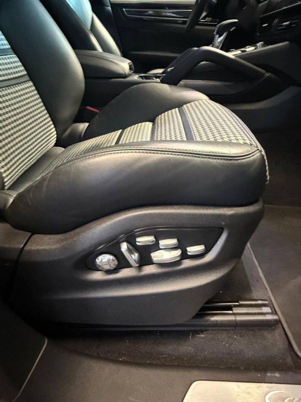 Porsche Cayenne usata a Teramo (11)