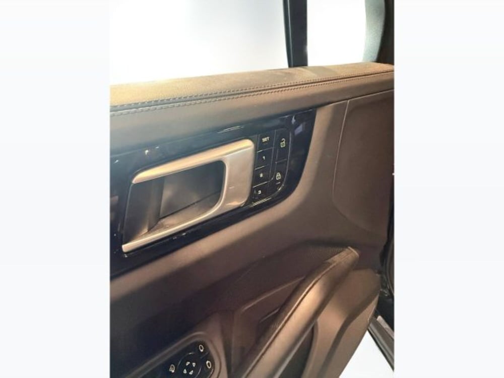 Porsche Cayenne usata a Teramo (16)