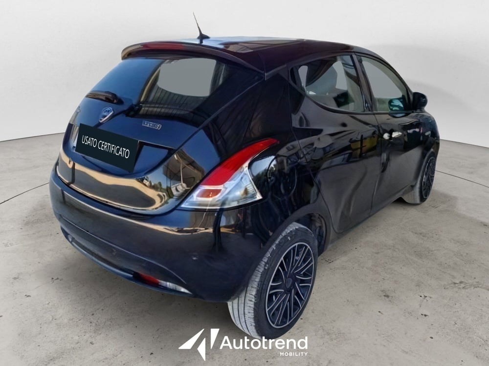 Lancia Ypsilon usata a Bari (2)