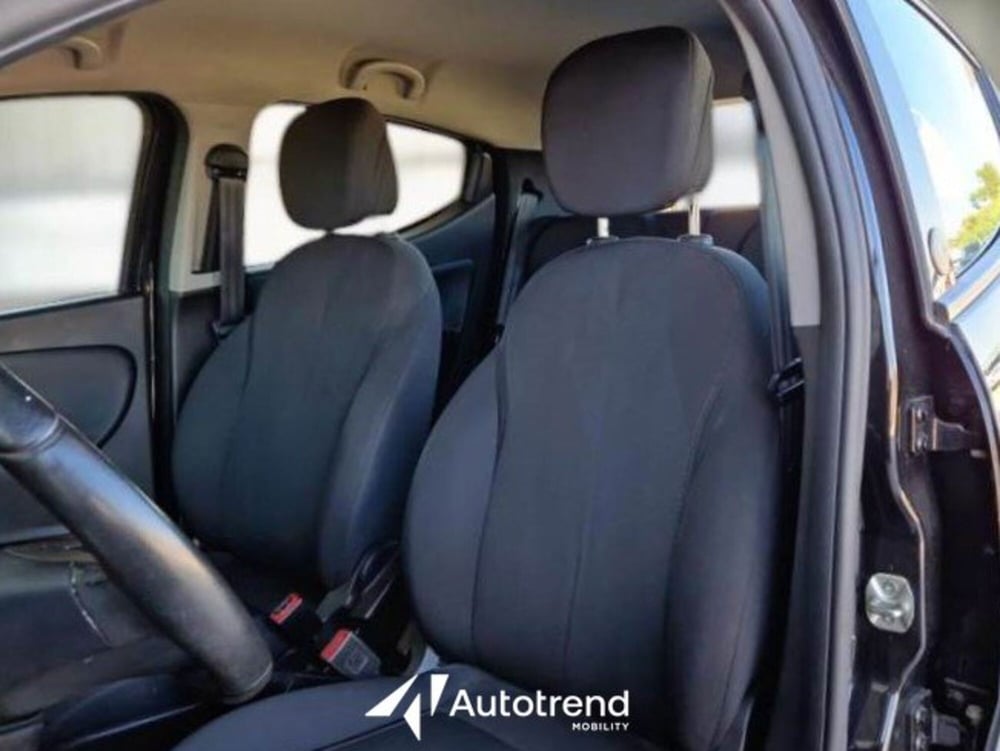 Lancia Ypsilon usata a Bari (7)
