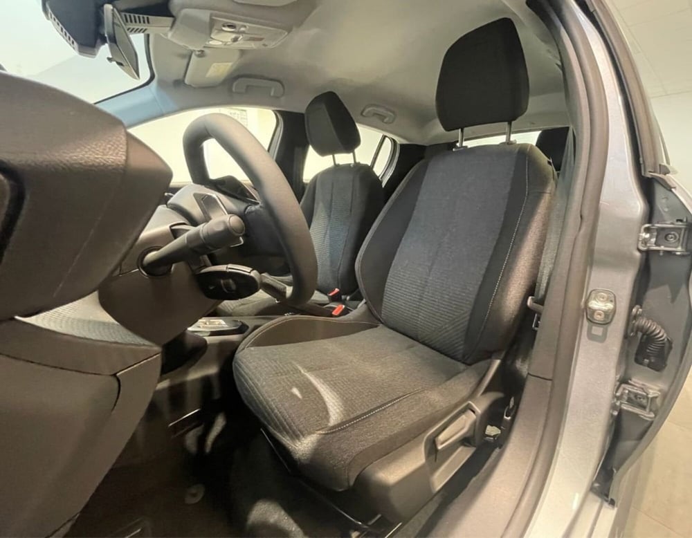 Peugeot 208 nuova a Ferrara (12)