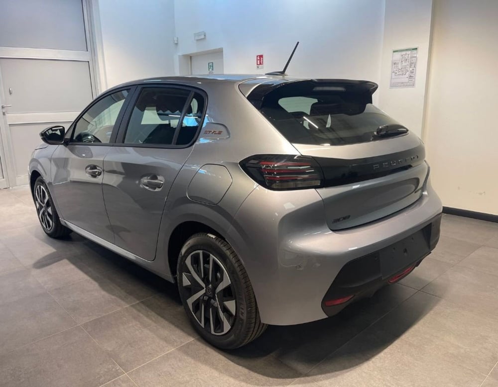 Peugeot 208 nuova a Ferrara (16)
