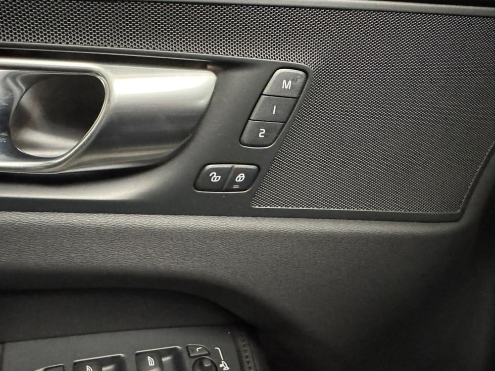 Volvo XC60 usata a Como (18)