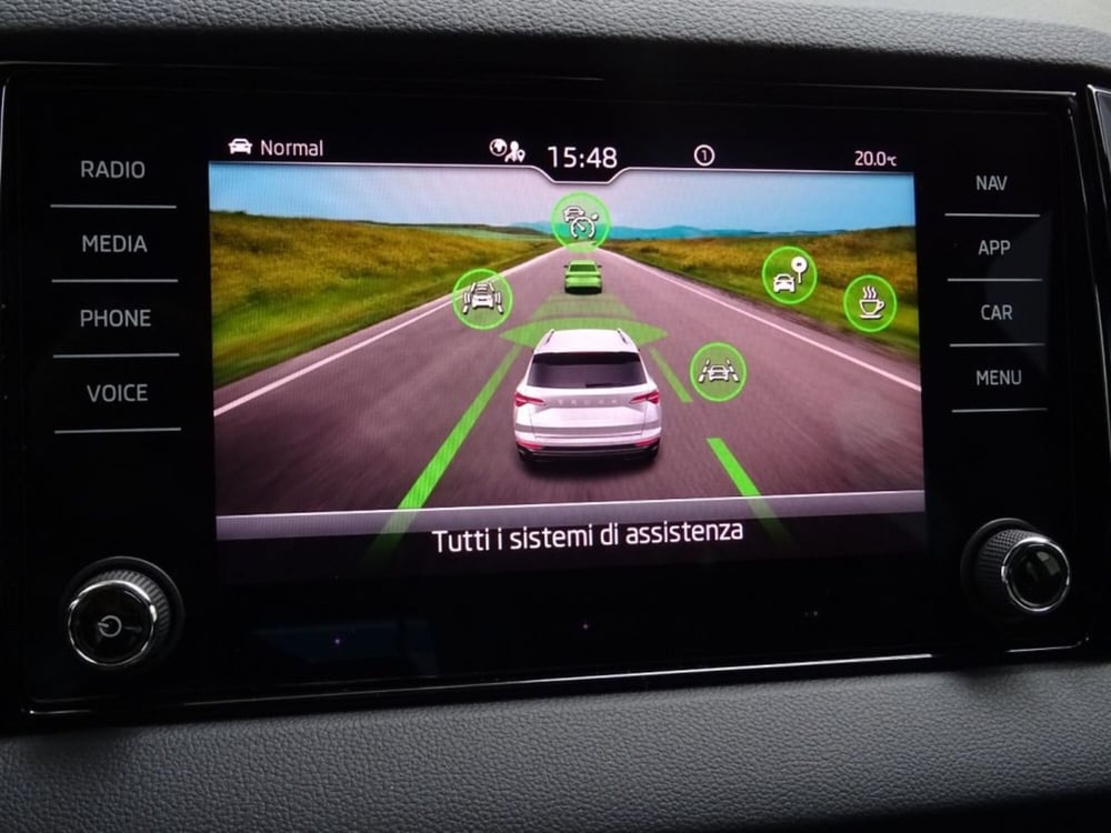 Skoda Karoq nuova a Como (9)