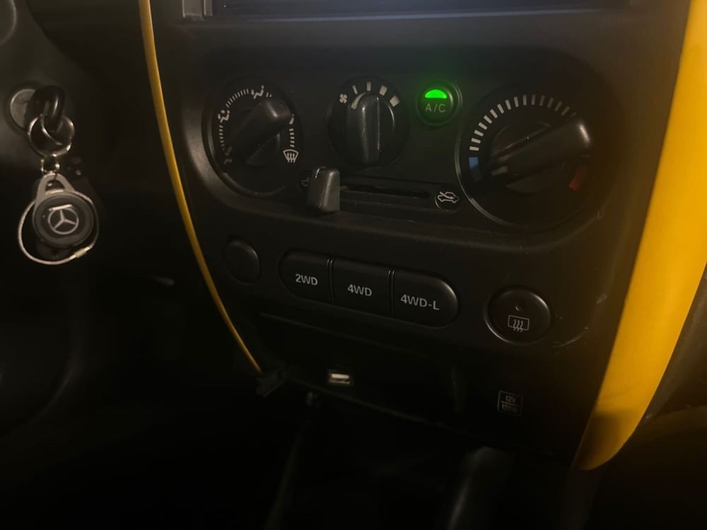 Suzuki Jimny usata a Milano (14)