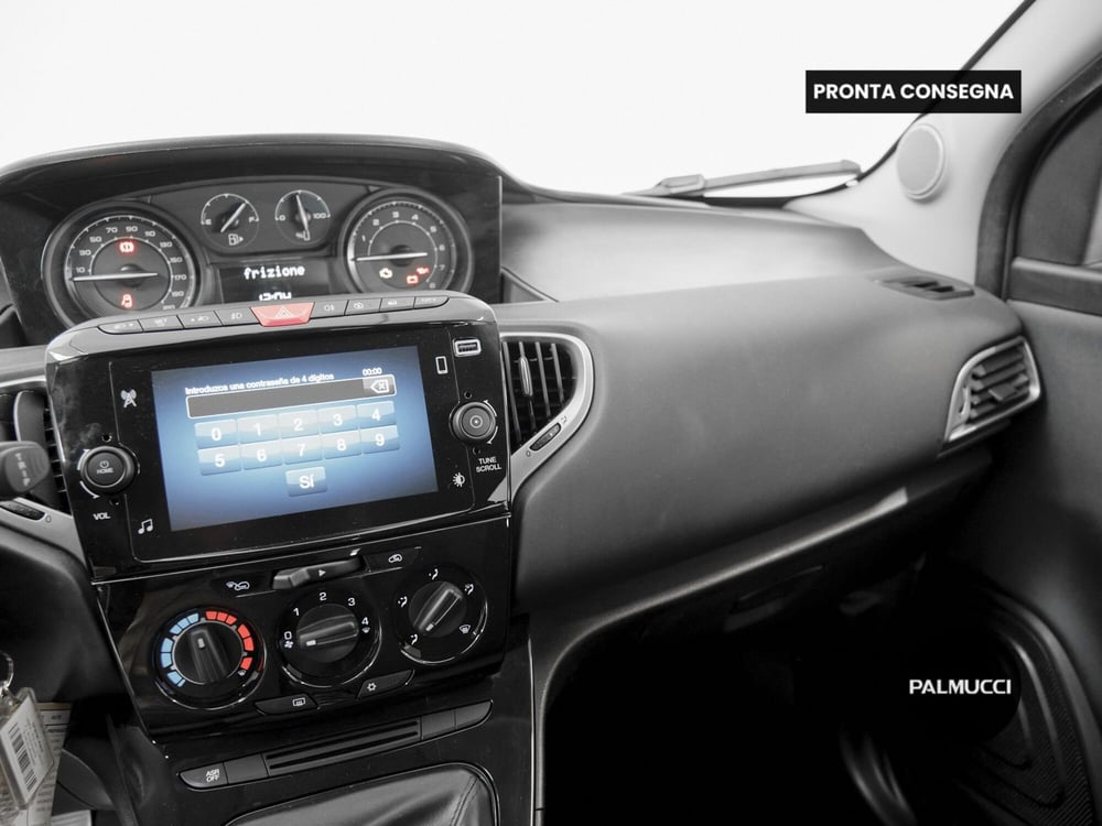 Lancia Ypsilon usata a Prato (12)