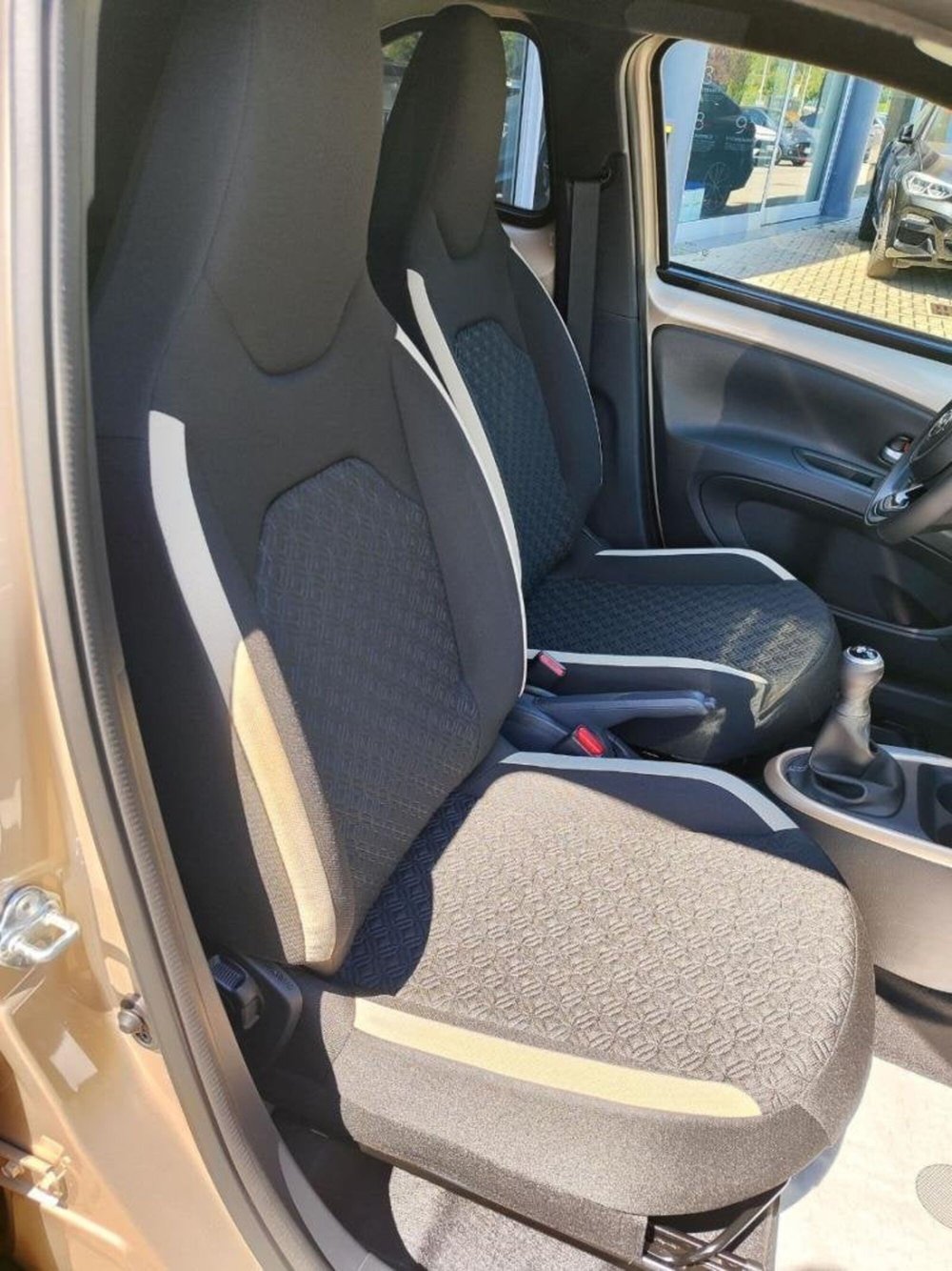 Toyota Aygo X nuova a Perugia (6)