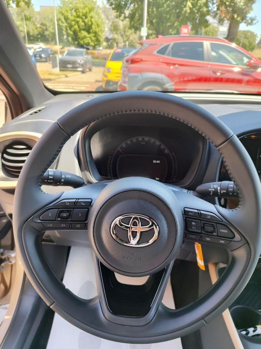 Toyota Aygo X nuova a Perugia (9)