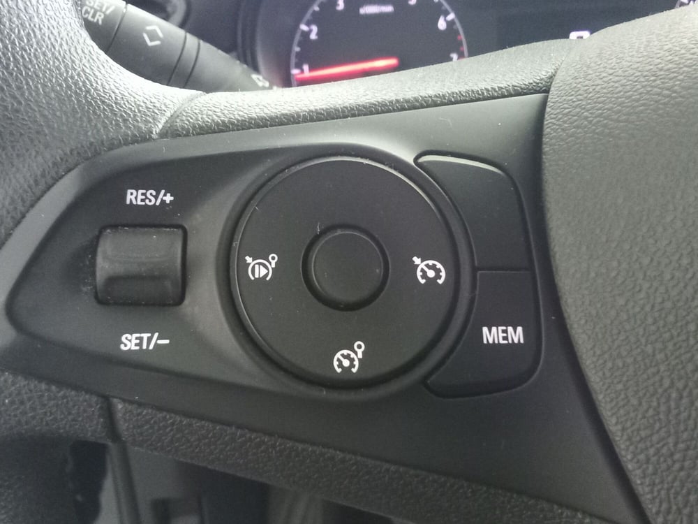 Opel Crossland X usata a Rimini (12)