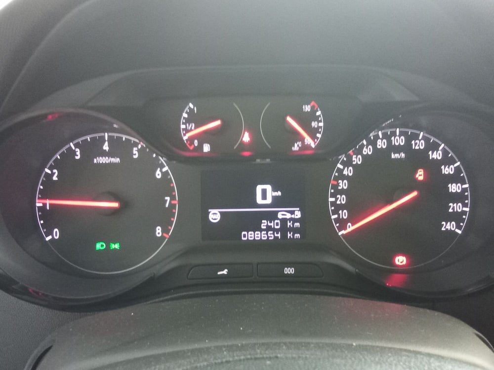 Opel Crossland X usata a Rimini (18)
