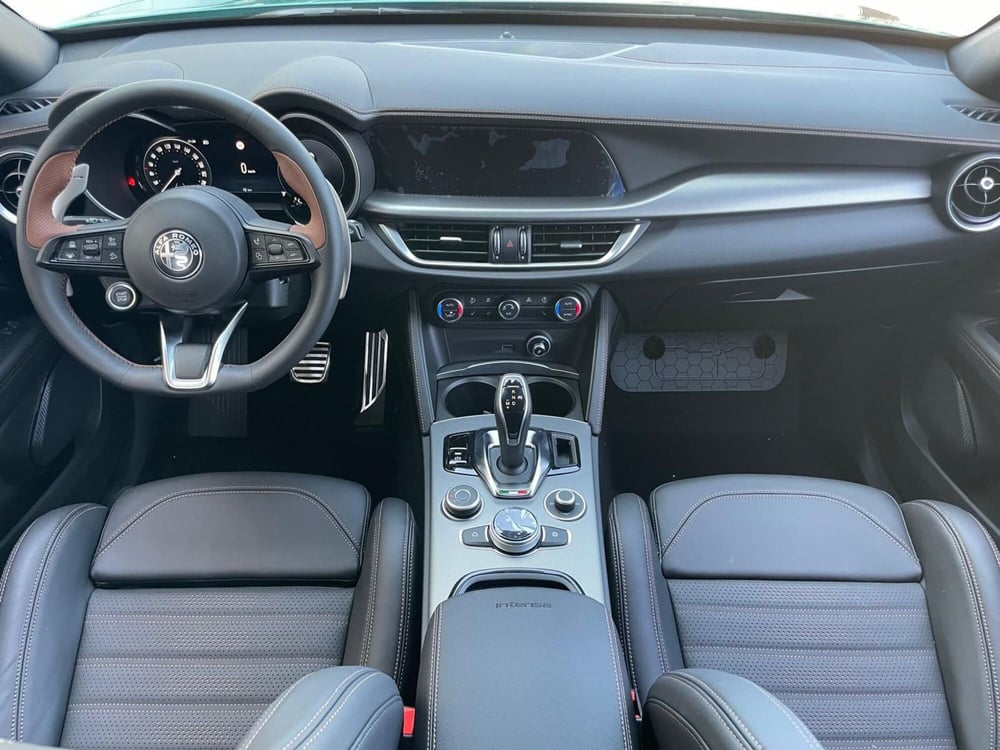 Alfa Romeo Stelvio nuova a Ancona (12)