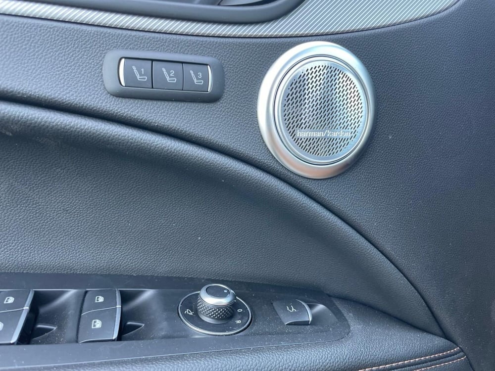 Alfa Romeo Stelvio nuova a Ancona (16)