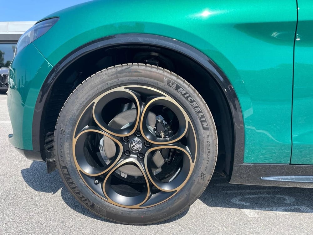 Alfa Romeo Stelvio nuova a Ancona (9)