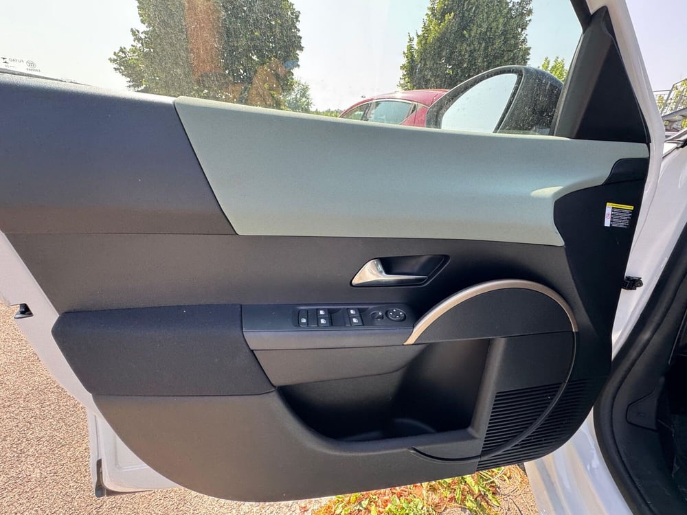 Lancia Ypsilon nuova a Frosinone (16)