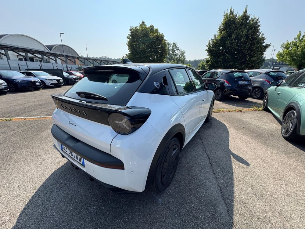 Lancia Ypsilon nuova a Frosinone (17)