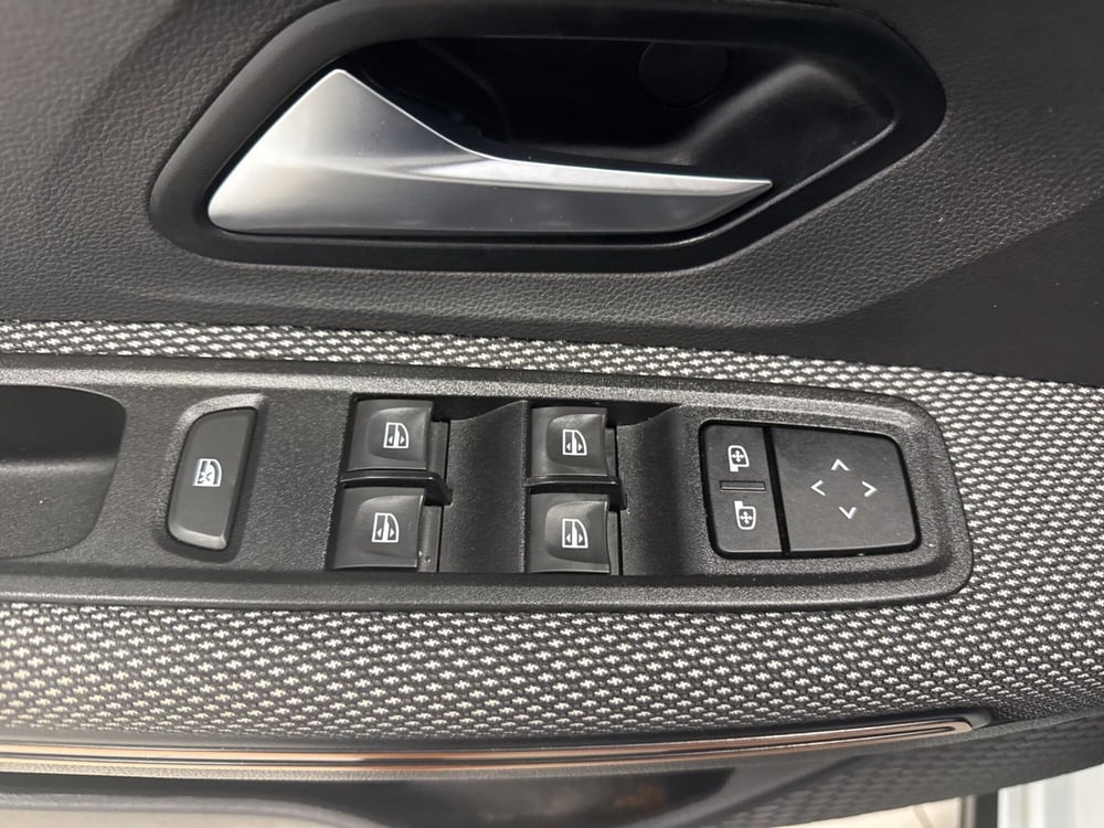Dacia Sandero usata a Palermo (9)