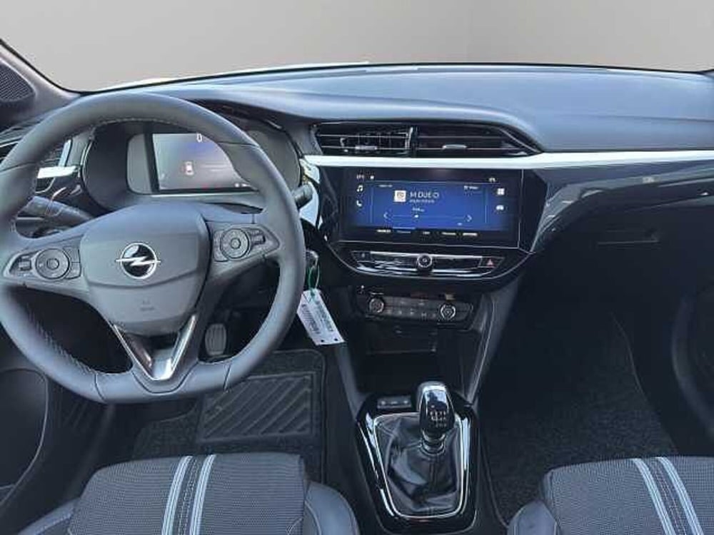 Opel Corsa nuova a Vibo Valentia (10)