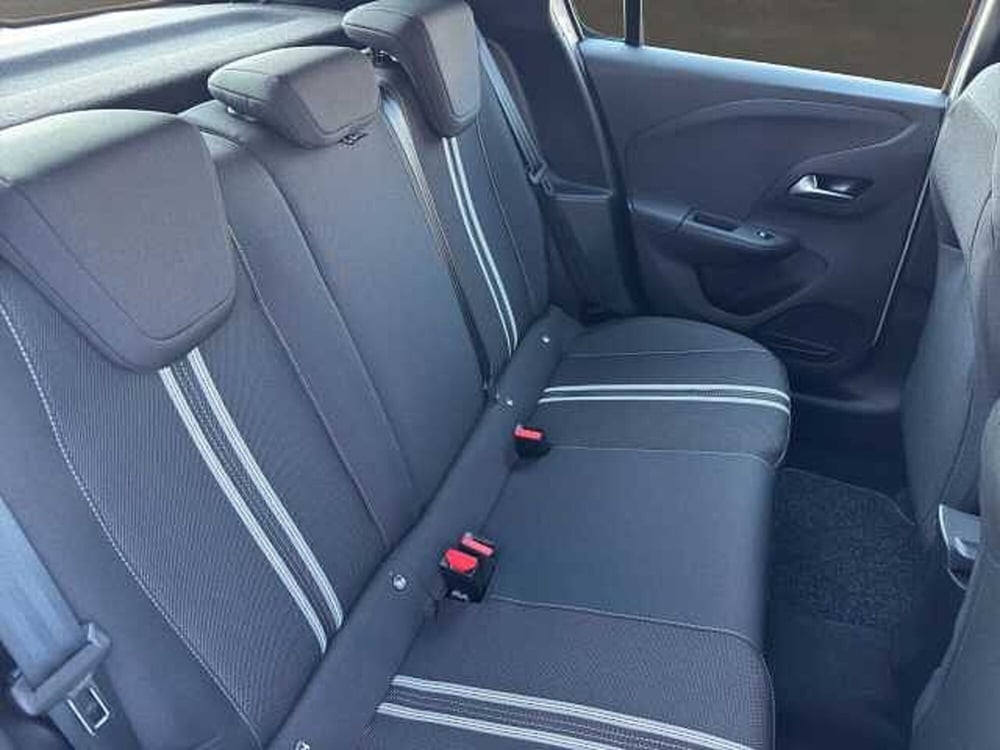 Opel Corsa nuova a Vibo Valentia (15)