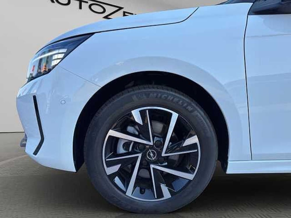 Opel Corsa nuova a Vibo Valentia (16)